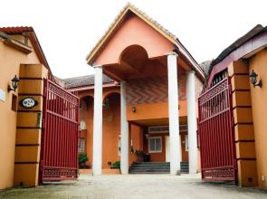 Quiet Pools Inn and Residence
