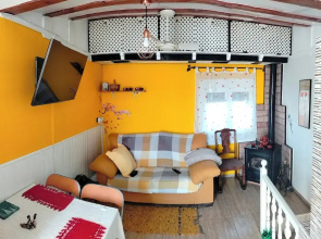 2bed Traditional Apt - Private Balcony - Fuenmayor