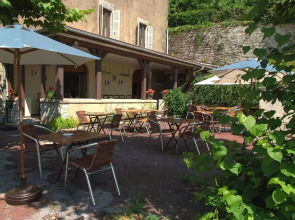 Logis Hostellerie Des Monts Jura