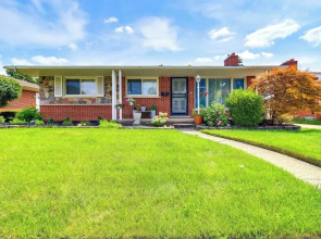 Detroit Home w/ Pool & Yard, 15 Mi to Downtown!