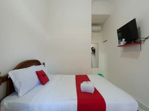 RedDoorz near Buleleng Harbour 2