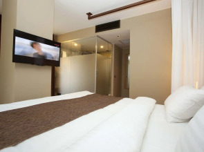 Juliet Rooms & Kitchen