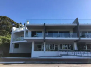 Belle Vue- Penthouse at Black Beach