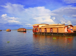 BLUSALZ MANOR Waters Edge Kochi