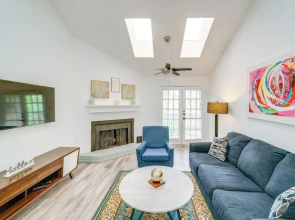1 Mi to Northpark Center: Bright Dallas Condo