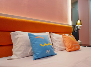 Sans Hotel International Surabaya