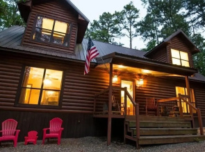 Bear Creek Lodge 3 Bedroom Cabin by RedAwning