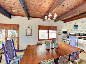 Beachfront Getaway W/ Huge Deck, Classic Interiors Home