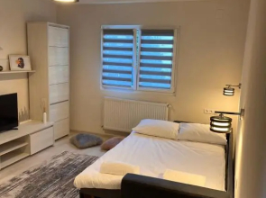 Barney Apartman