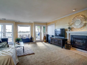 4 BR Waterfront Home Private Beach by RedAwning