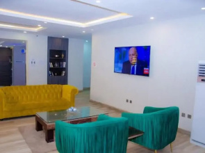 Sound View Lounge and Apartments