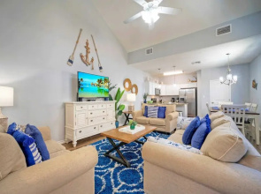 Sleeps 29, 3 Homes Beachside Resort Pool, Walk to the Beach