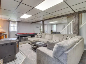 Swim Dock & Game Room: Lakefront Poconos Cabin!