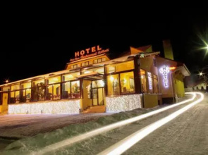 Hotel Lacu Rosu
