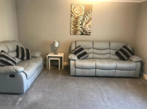 City Centre Executive 2 Bed Apartment with WiFi & Parking