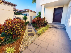 Holiday Home Vogue Living @ Hope Island Resort