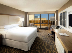 DoubleTree by Hilton Dallas - Campbell Centre