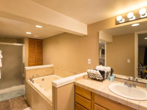 The Gray House in PA (central, 5BRs with Sauna)