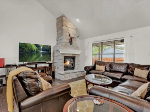 Luxury Haus - Great Backyard, Firepit, Bocce Ball!