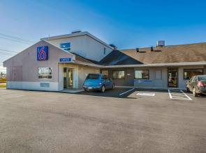 Motel 6 Moncton, NB