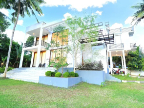 Room-the Villa Close To Surf Beach And G