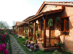 Vardan Resort n' Apartment