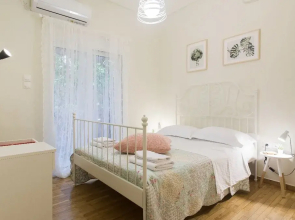 Charming 1-bed Apartment Near Piraeus Port