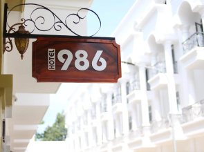 Hotel 986