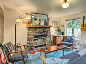 Charming Rockaway Beach House, Walk to Ocean!