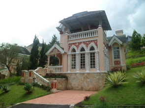 Villa Kota Bunga Matahari