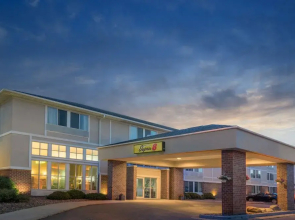 Super 8 Menomonie WI