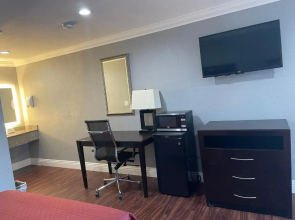 Legacy Inn & Suites Garden Grove, CA