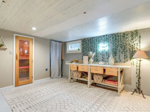 Quaint Studio w/ Sauna: 5 Mi to Space Needle