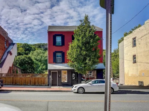Chic Troy Home Near Downtown, 9 Mi to Albany!