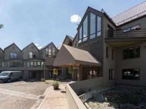 Walk To Lifts! Elevator, Top Floor + Hot Tub 1 Bedroom Condo