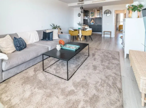 OV2 1B - Bright and Modern 3 Bedroom Apartment