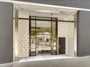 Newmark Elliott Bayview Luxury Suite - Two Bedroom Apartment with Balc