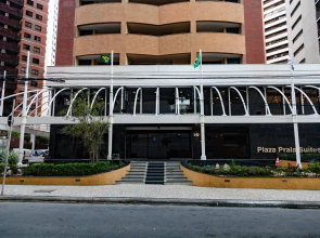 Plaza Praia Suites