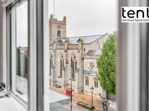 Bright, Stylish Two Bedroom Apt in Town Centre with Free Parking at Tent Serviced Apartments Chertsey