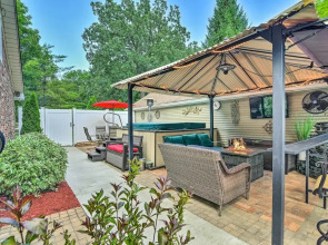 Pet-friendly Taylor Home w/ Backyard Oasis!