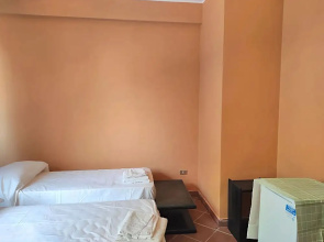 Belvilla by OYO Appealing Apartment With Pool