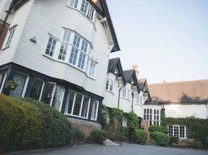 Mere Court Hotel & Conference Centre