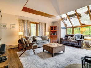 6 Mi to Okemo! Family Townhome in Lakeside Resort