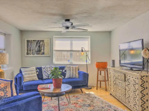 Chic Bungalow: Yard & Fire Pit ~ 2 Mi to Downtown