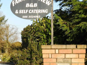 Farnham view b & b near Farnham estate
