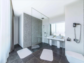 NH Bratislava Gate One