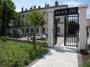 Palace Split