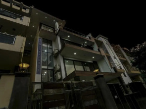 OYO Townhouse 1071 Hotel Metro Inn Residency Near ISKCON Temple Noida