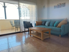 Queens Gardens suite by the sea, pool and mall
