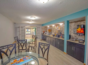 Super 8 Motel - Rockford